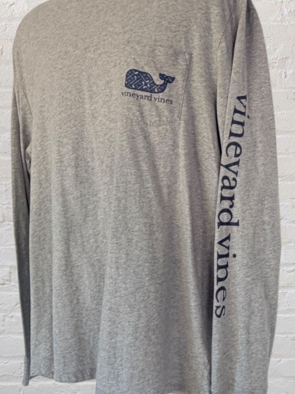 Vineyard Vines Long Sleeve Pocket T-Shirt Men’s XL Gray Whale Logo Graphic - Picture 2 of 5